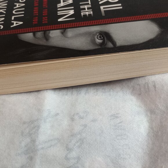 The Girl on The Train Paula Hawkins 2016 - Picture 7 of 13